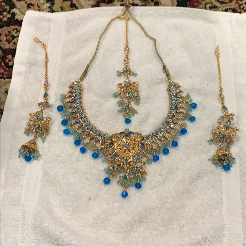 Very nice full necklace set